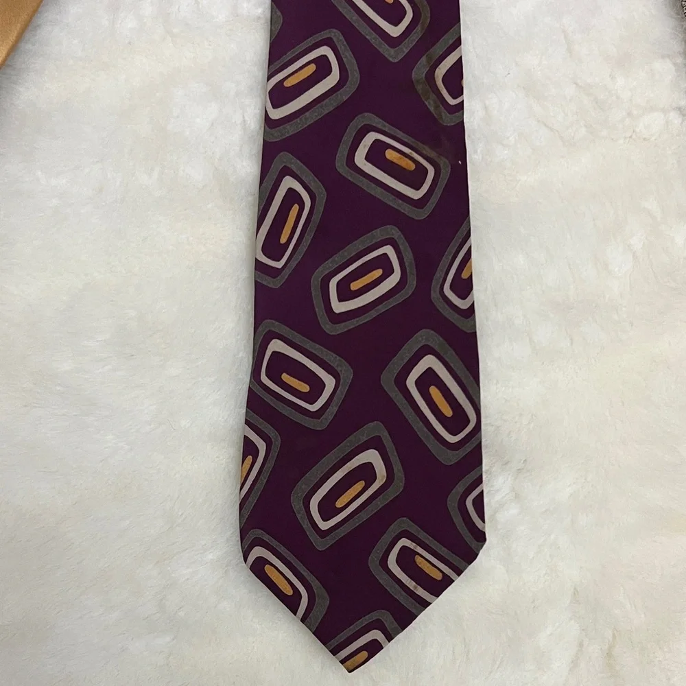 Elegant bundle of 8 hundred percent silk Men's Tie Collection